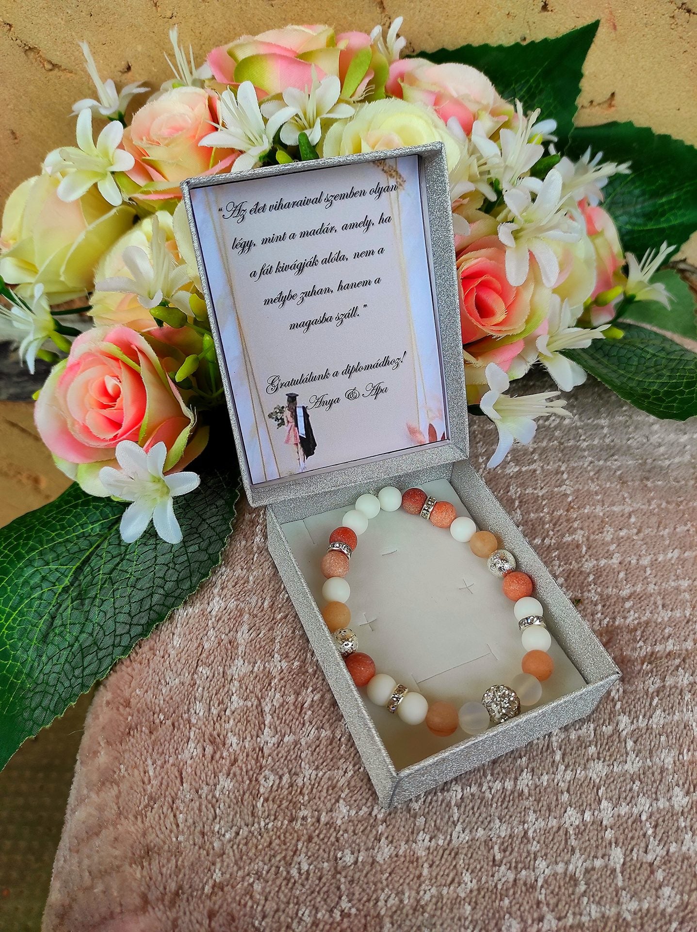 Diplomaosztó ajándék nude karkötő